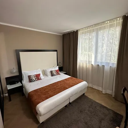Hotell Comtur 4*